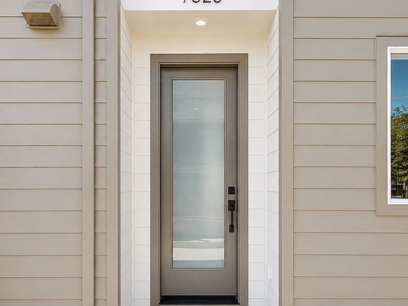 4th image of 7819-7825 SE Tolman St #7823
