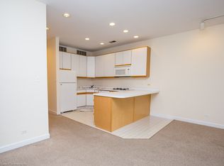2863 N Clark St #3, Chicago, IL 60657