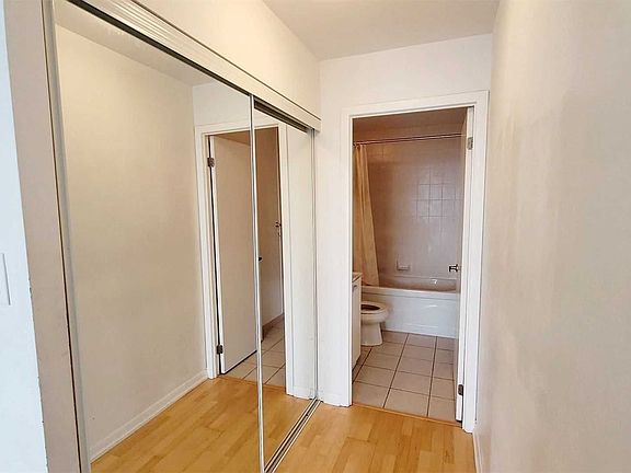 5th image of 38 Grenville St #4308