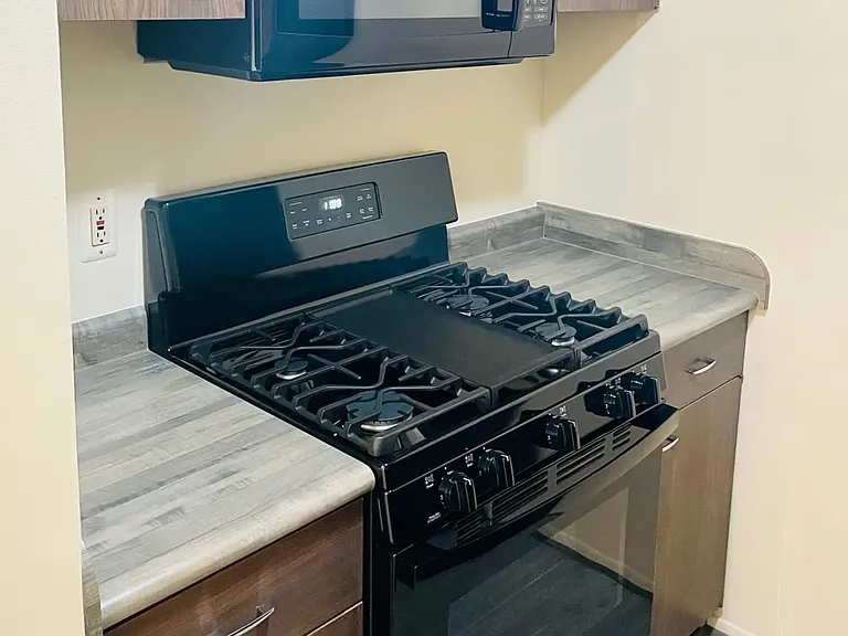 Jamestown Village Apartments — Photo 7