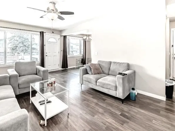 118 S Dovertree Pl SE, Calgary, AB T2B 2K3