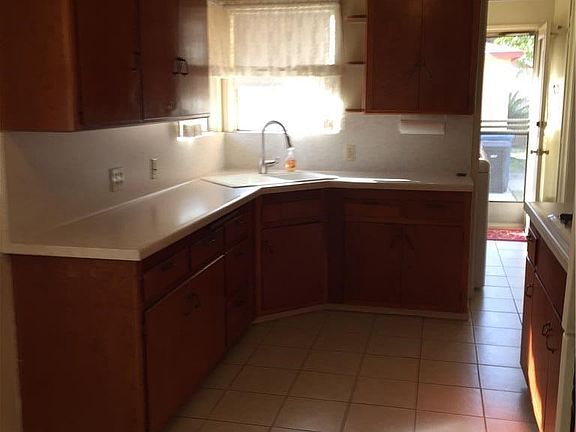 3rd image of 13831 Greenbrier Ave
