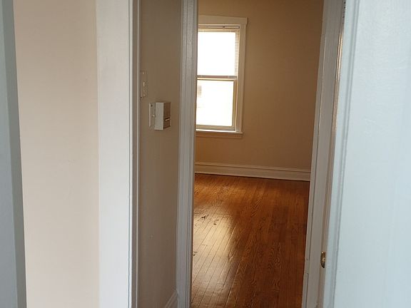 5th image of 4101 N Sacramento Ave #2S