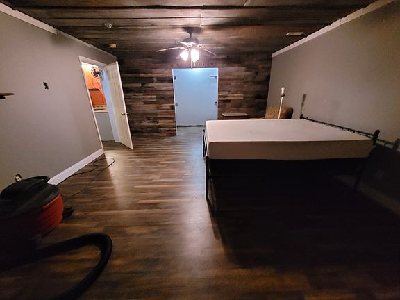 5th image of 3037 River Cir