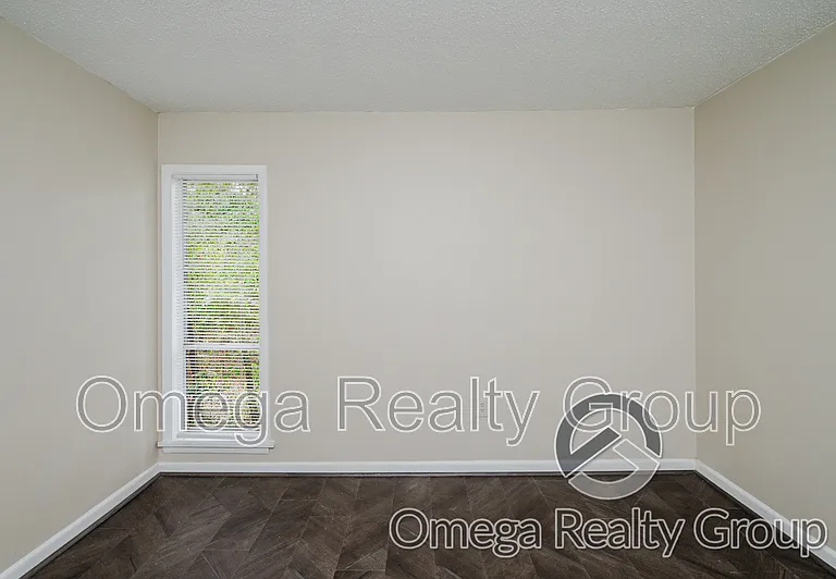 South Court Apartments — Photo 28