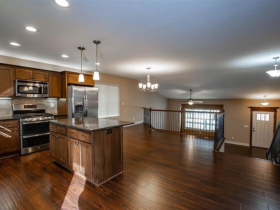 3rd image of 3817 Silverleaf Dr