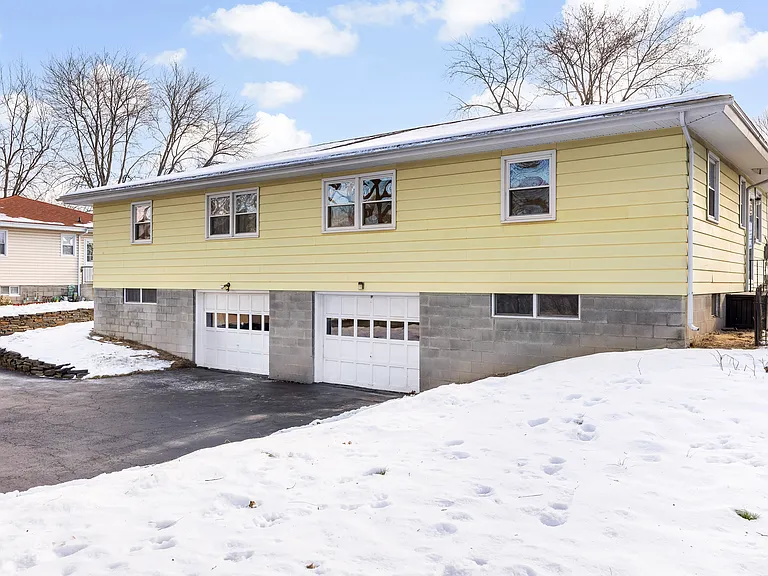 8 Warwick Ave #A — Photo 27