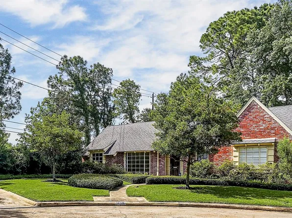 12726 Cobblestone Dr, Houston, TX 77024