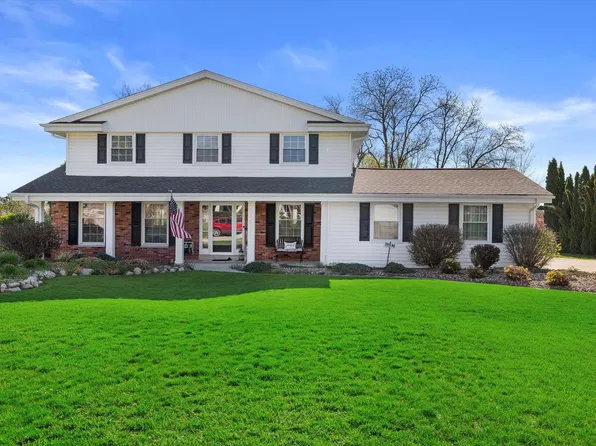 2460 South Graylog LANE, New Berlin, WI 53151