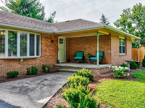 4th image of 1 Oakbrook Dr