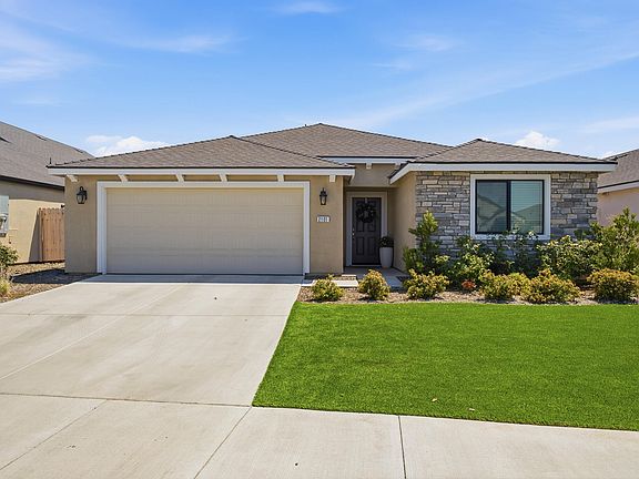 2nd image of 2101 E Oak Avenue