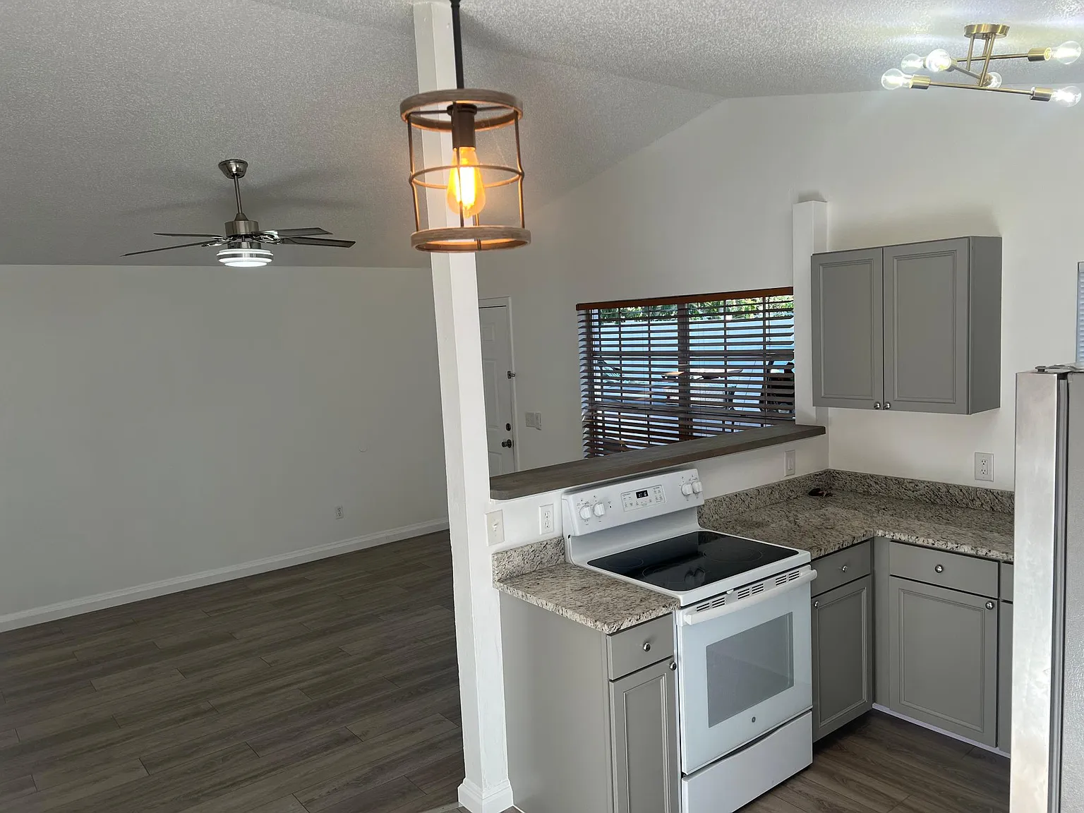 2 bed, 860 sqft, $2,000 — Photo 4