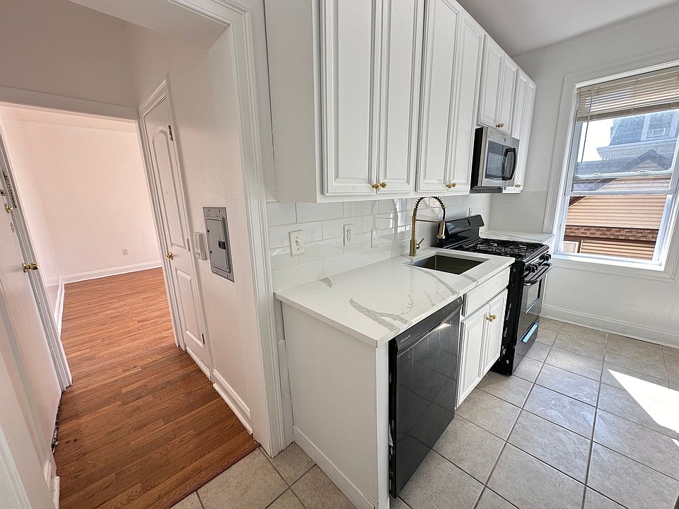 1st image of 34-36 Clifton Pl #32
