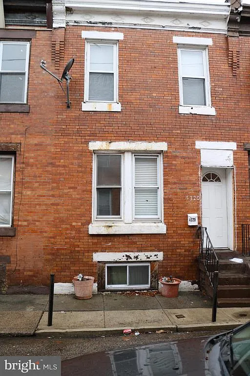 4320 N Darien St photo 1