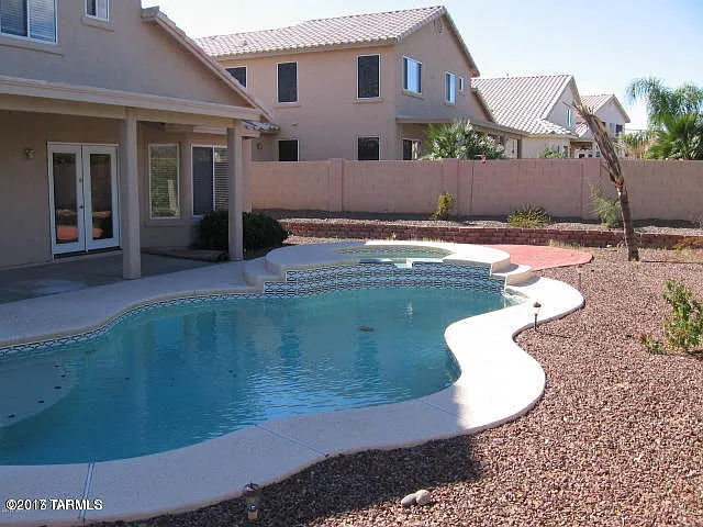4 bed, 2.5 bath, 2713 sqft, $3,000 — Photo 2