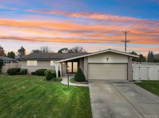 36955 Gregory Dr, Sterling Heights, MI 48312
