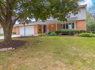 211 Orleans Dr, Bloomington, IL