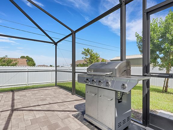 5th image of 2122 NE 7th Ave #4BEDS