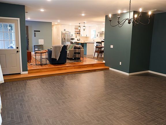 2nd image of 6 N Redbud Ave