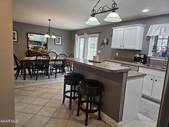 5th image of 213 Basswood Dr