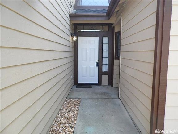 3rd image of 9300 Soaring Oaks Dr