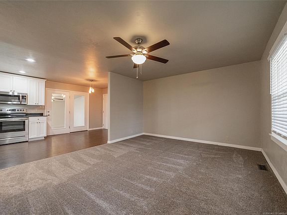 3rd image of 1606 Wichita Ave