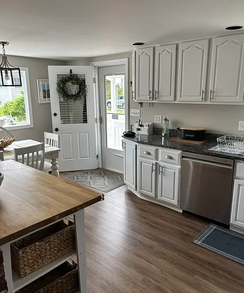 24 Pine Point Rd — Photo 2