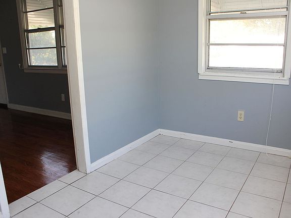 5th image of 814 7th Ave N