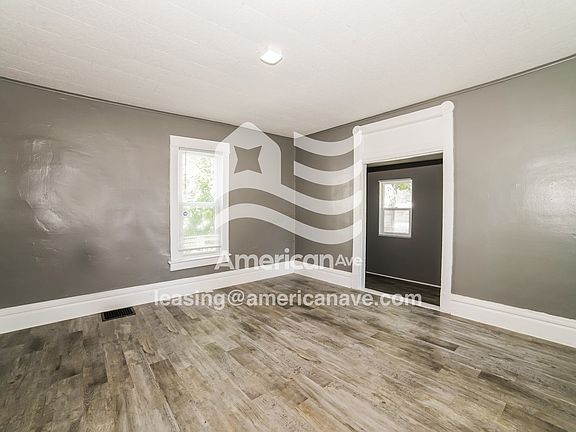 1756461_003_wm_-_living_room_12928786.jpg
