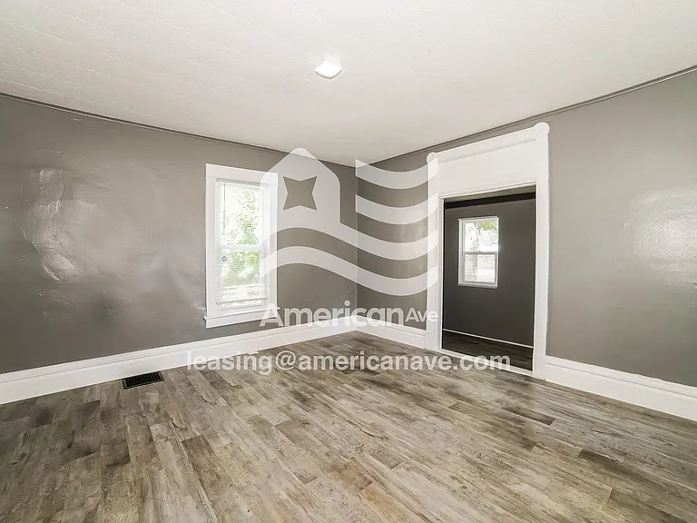 1756461_003_wm_-_living_room_12928786.jpg