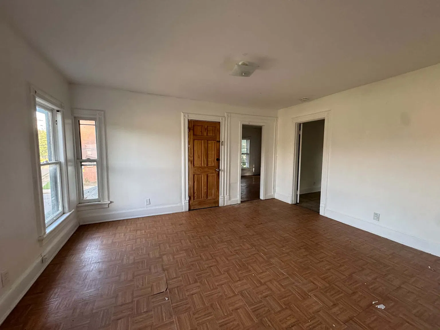3 bed, 1000 sqft, $1,400 — Photo 2