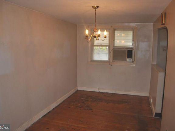 5th image of 1108 Oakwood Dr