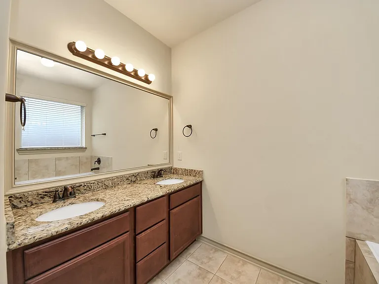 1902 Argos Dr — Photo 32
