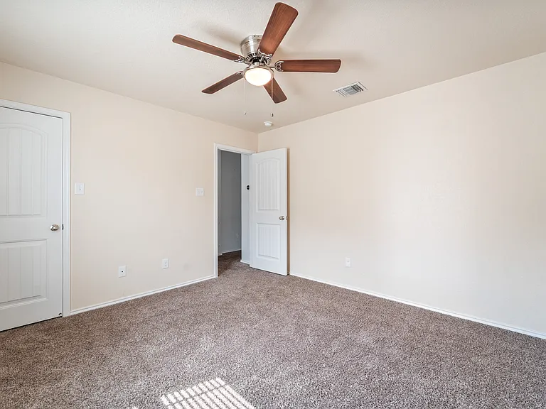 724 Liberty Valley Dr — Photo 15