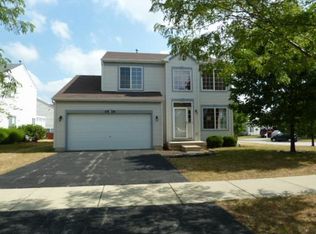 2028 Royal Ln, Aurora, IL 60503