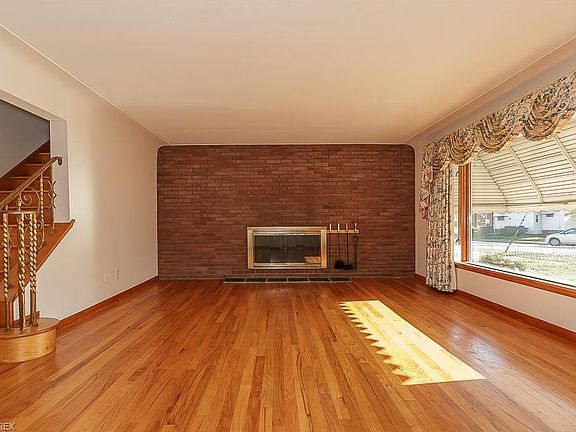 3rd image of 23361 Blackstone Ave