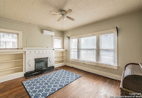 3rd image of 906 W Summit Ave #2