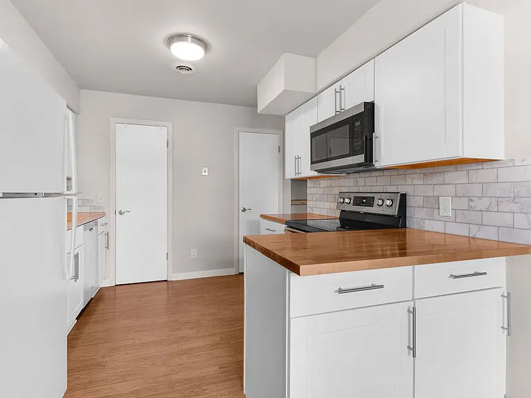 6550 Delmonico Dr #304 — Photo 7