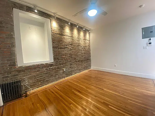 Rented by Dream Space Realty | media 14