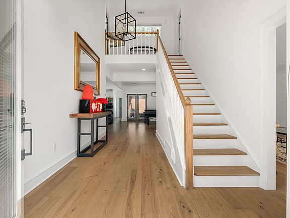 3rd image of 3314 Gallery Dr