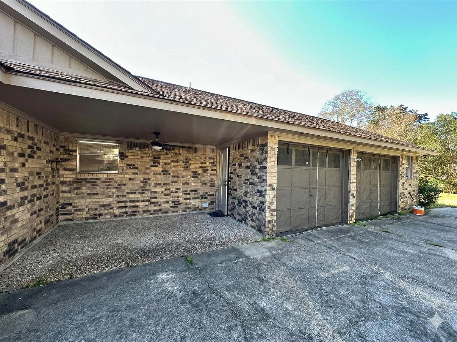 4 bed, 3.0 bath, 2222 sqft, $2,000 — Photo 3
