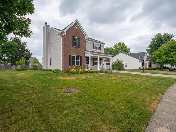 5th image of 414 Sugar Bush Ln N