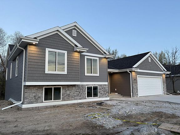 2nd image of 271 Cardinal DRIVE