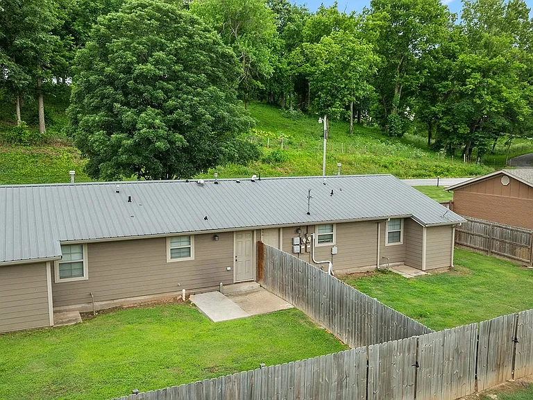 328 N Double Springs Rd — Photo 14