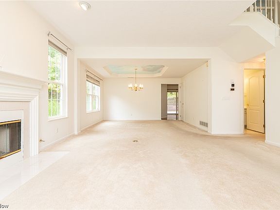 4th image of 180 Stonebrooke Oval