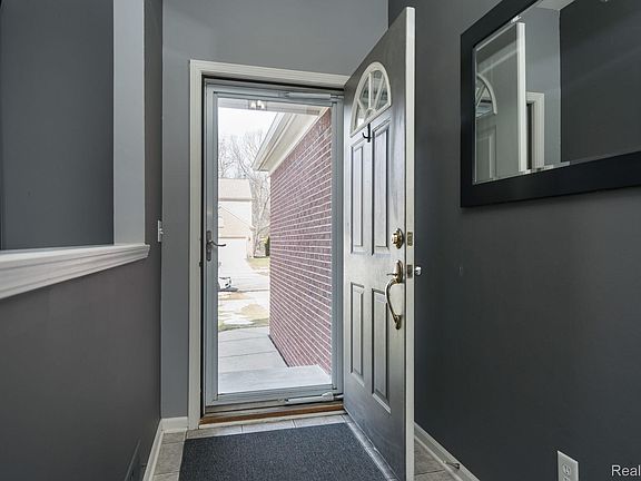 5th image of 432 Otter Run Rd