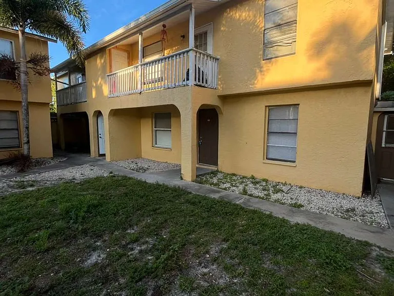 3950 Lora St — Photo 3