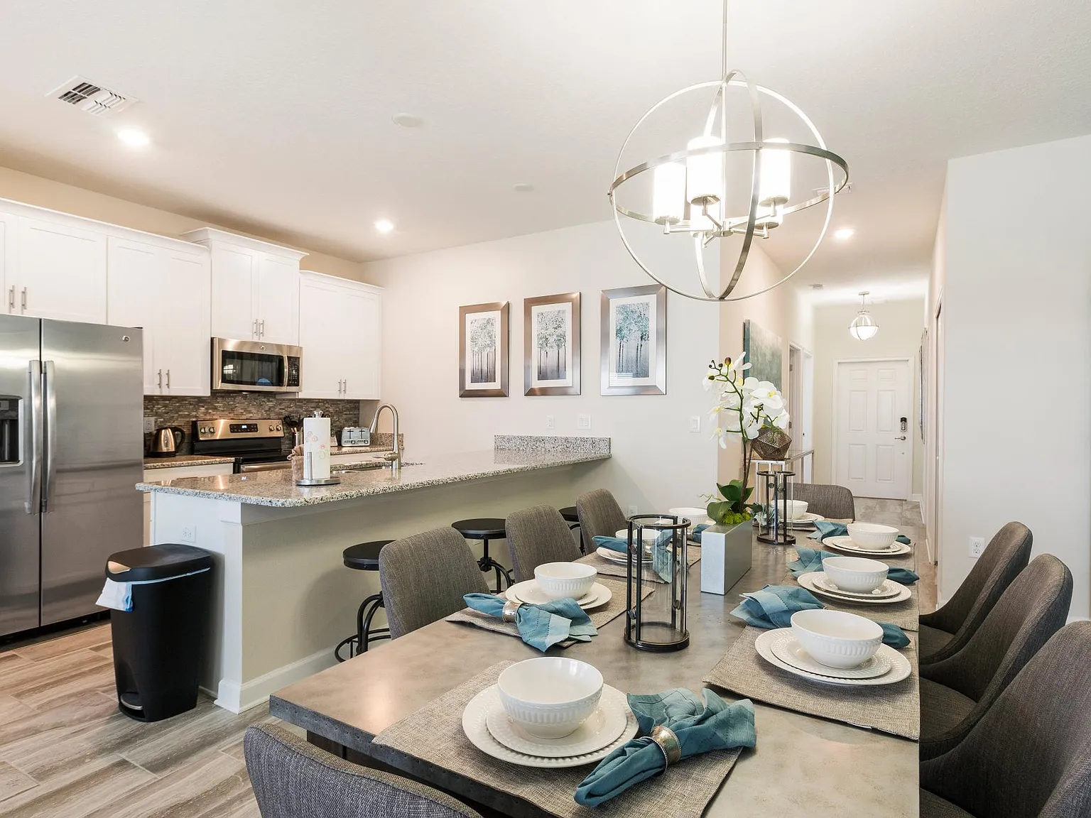 5 bed, 2072 sqft, $4,500 — Photo 2
