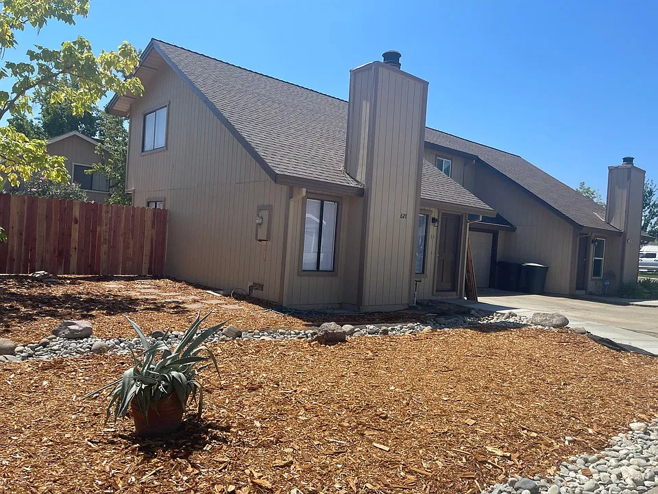 627 Lassen Way