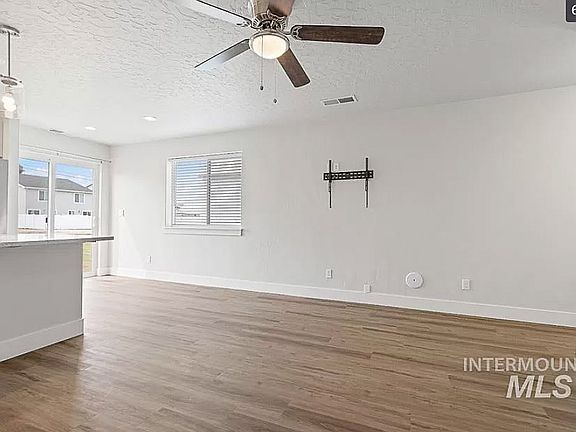 3rd image of 118 Holly Ave #B